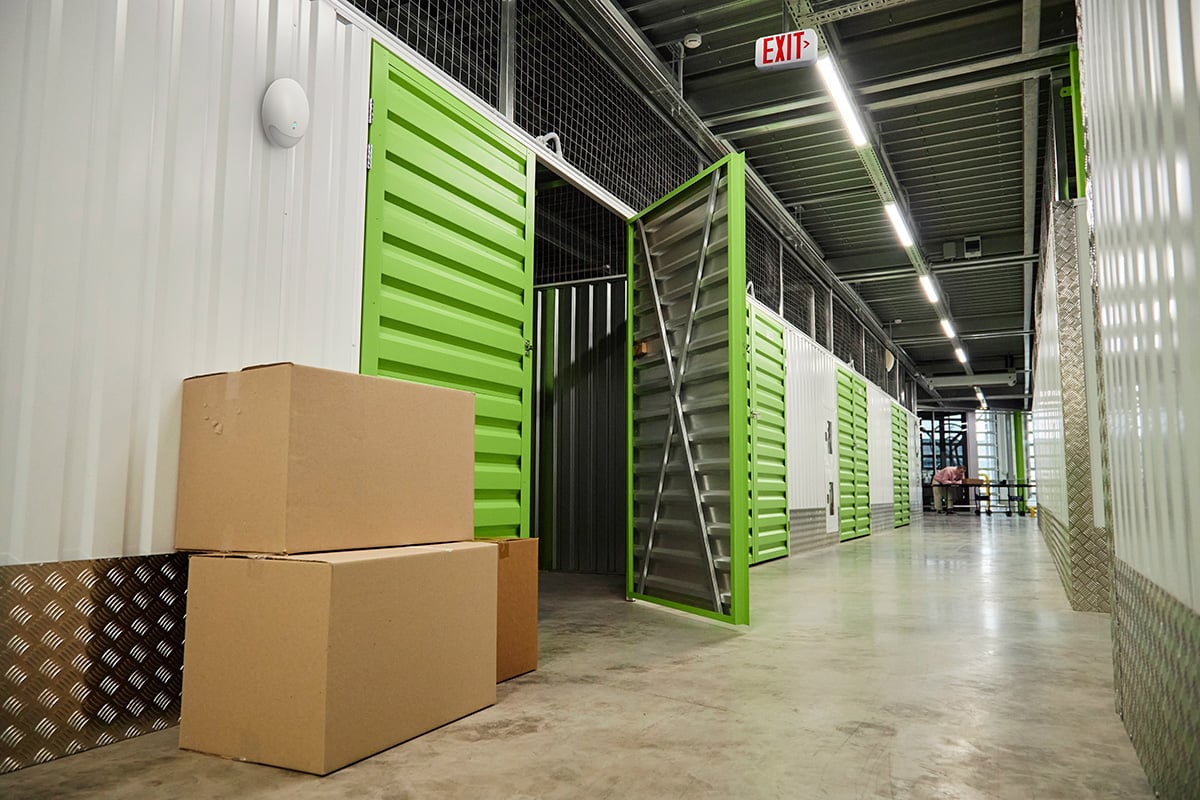COM_CUW2-White-Warehouse_APPIMAGE_1200